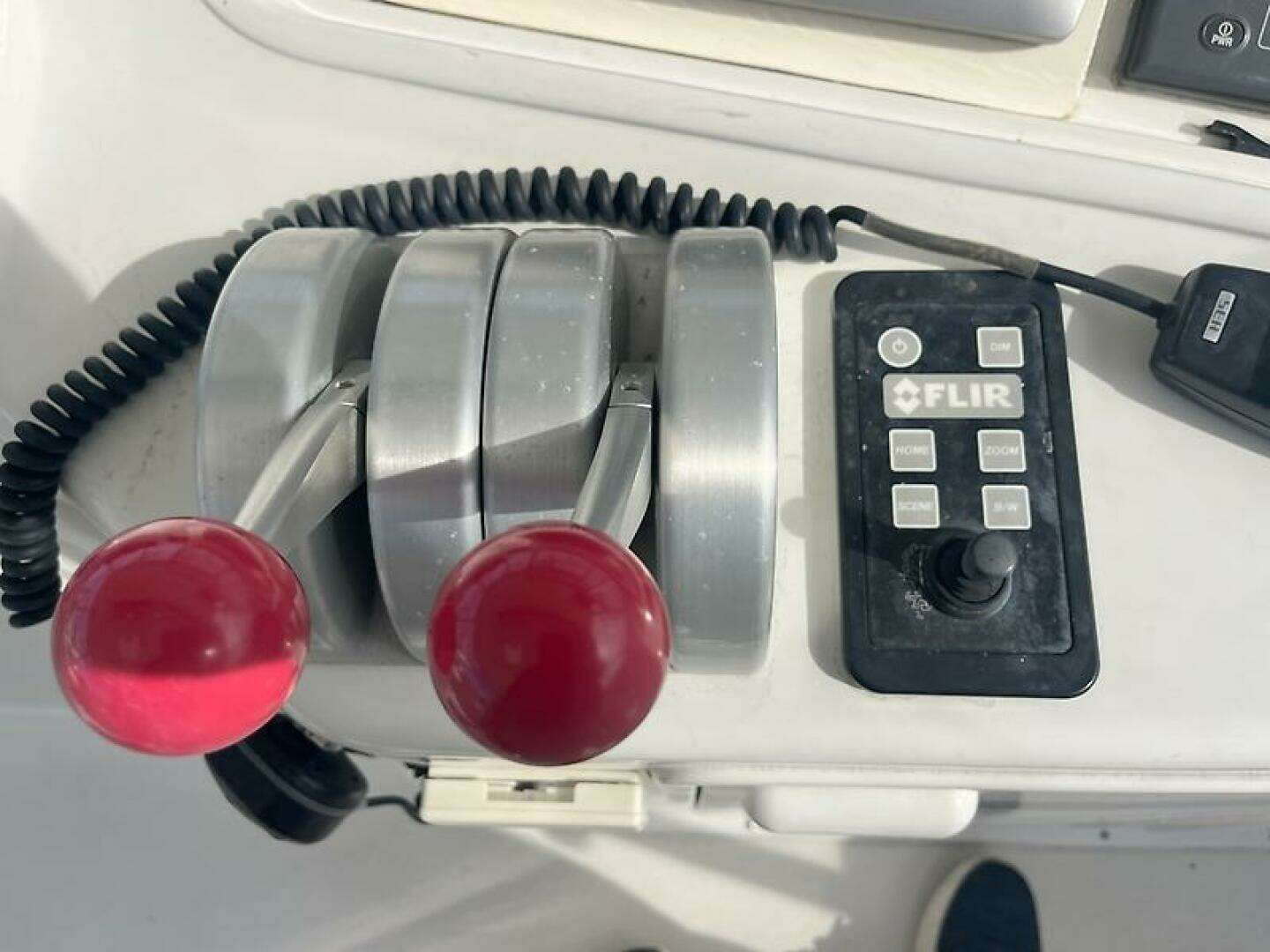 2000 Ocean Yachts 48 Convertible - Image 13