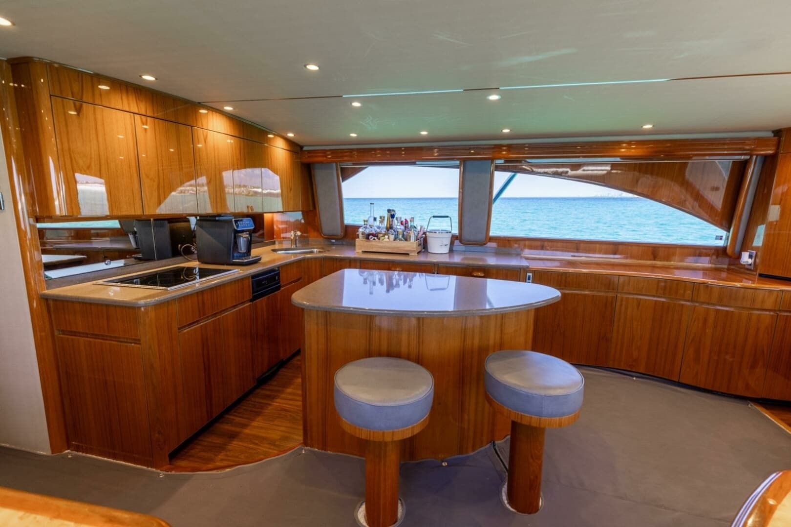 2015 Viking 62 Convertible - Image 2