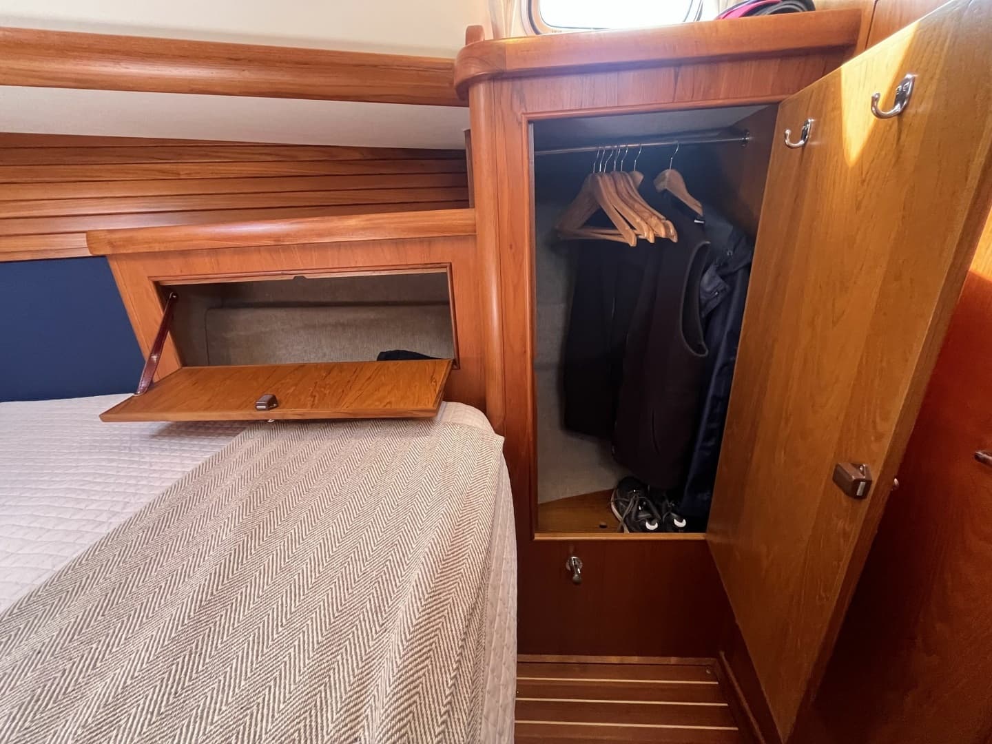 2017 Rustler 37 - Image 23