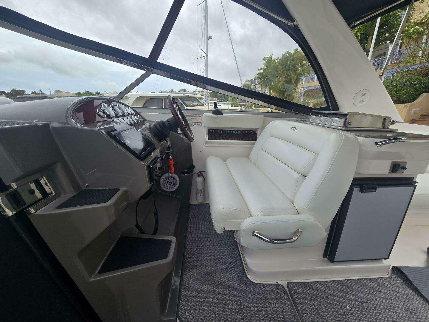 2011 Regal 3350 - Image 7