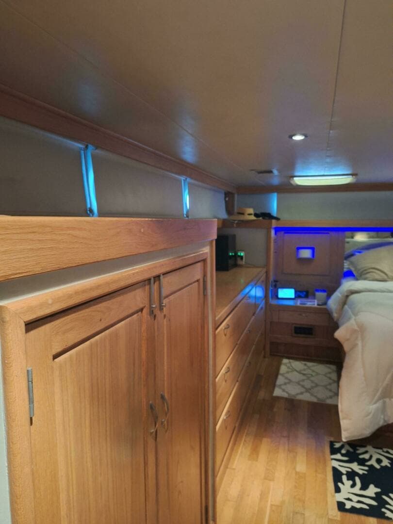 1988 Viking Motor Yacht - Image 21