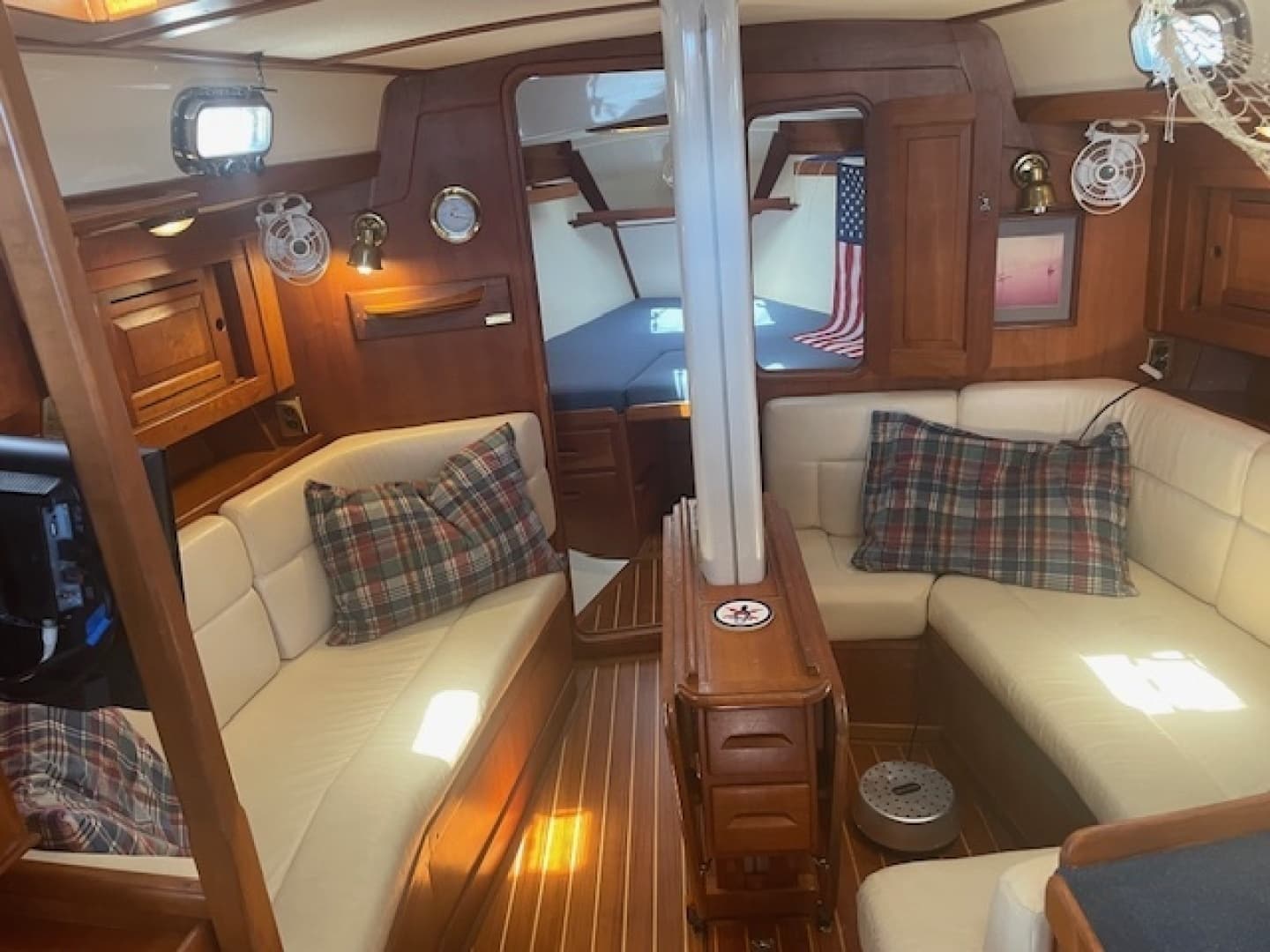 2001 Tartan 3700 - Image 2