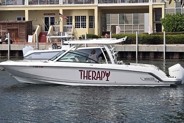 2022 Boston Whaler 320 Vantage