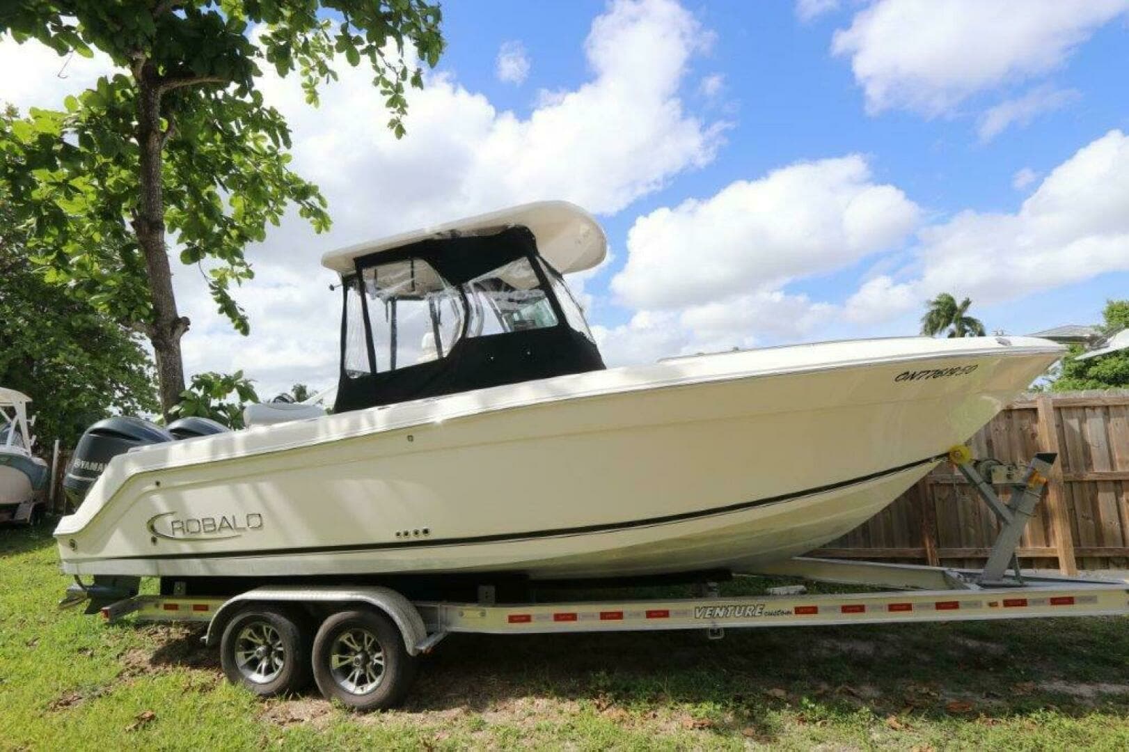 2017 Robalo R260 Center Console - Image 11