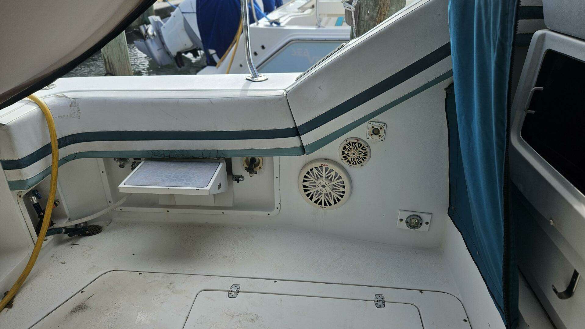 1990 Trojan 11M Express - Image 19