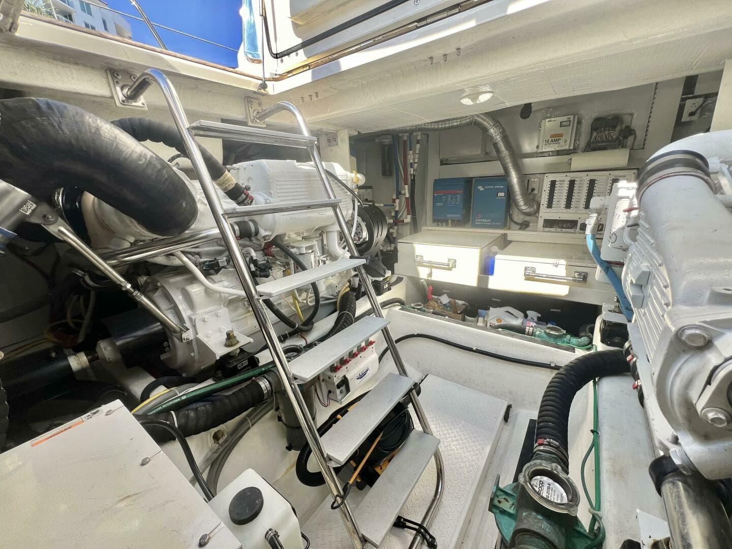 2017 Sabre 48 Salon Express - Image 50