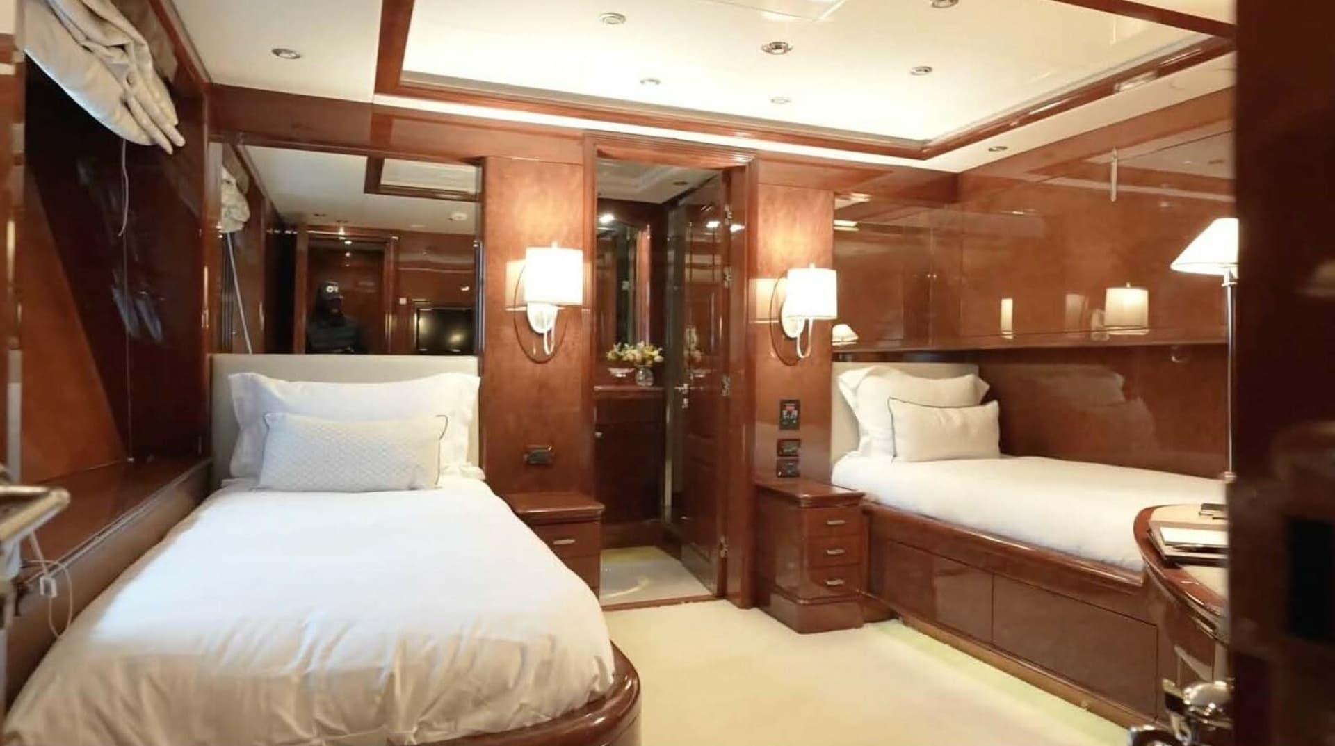 2004 Benetti Vision - Image 31