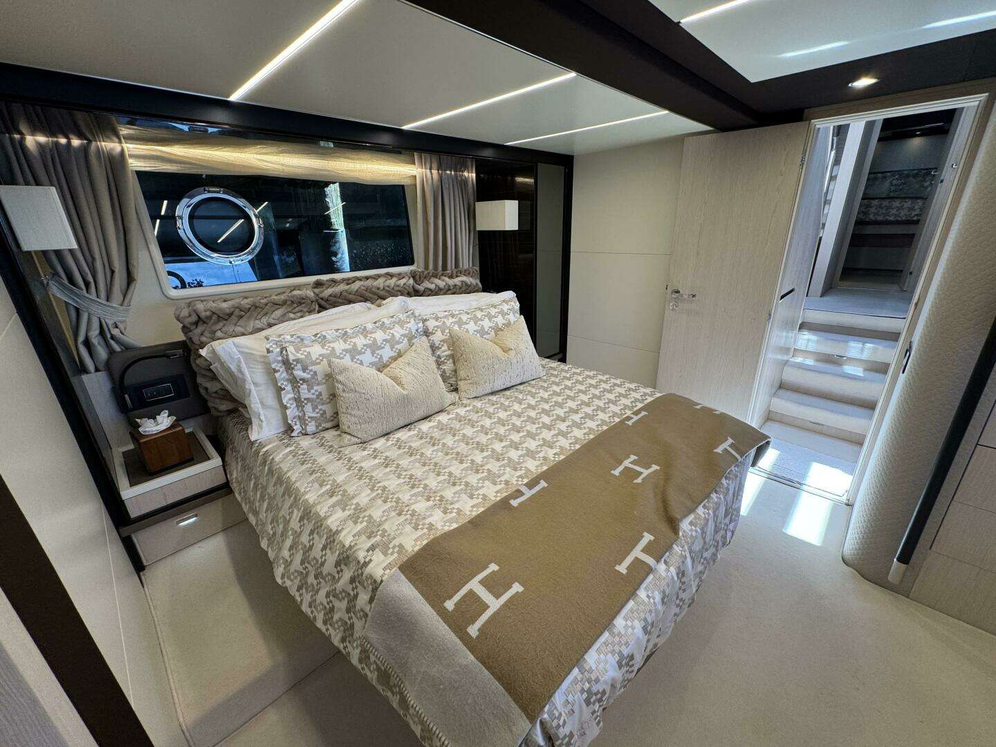 2018 Azimut 66 Flybridge - Image 47