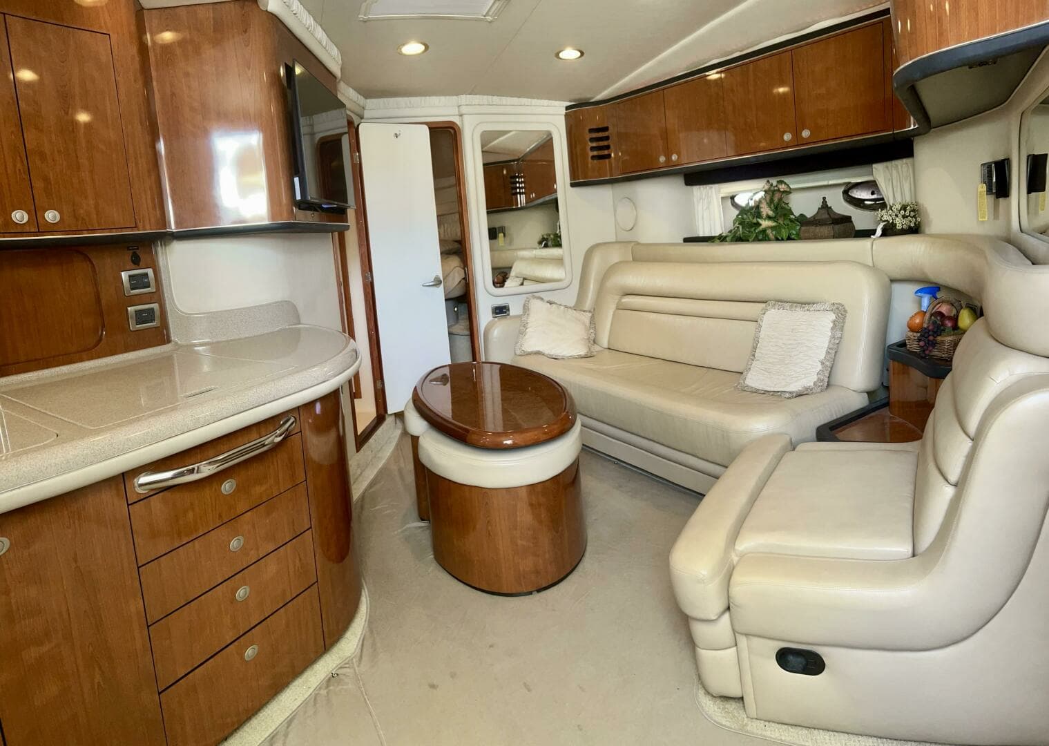 2004 Sea Ray 46 Sundancer - Image 10