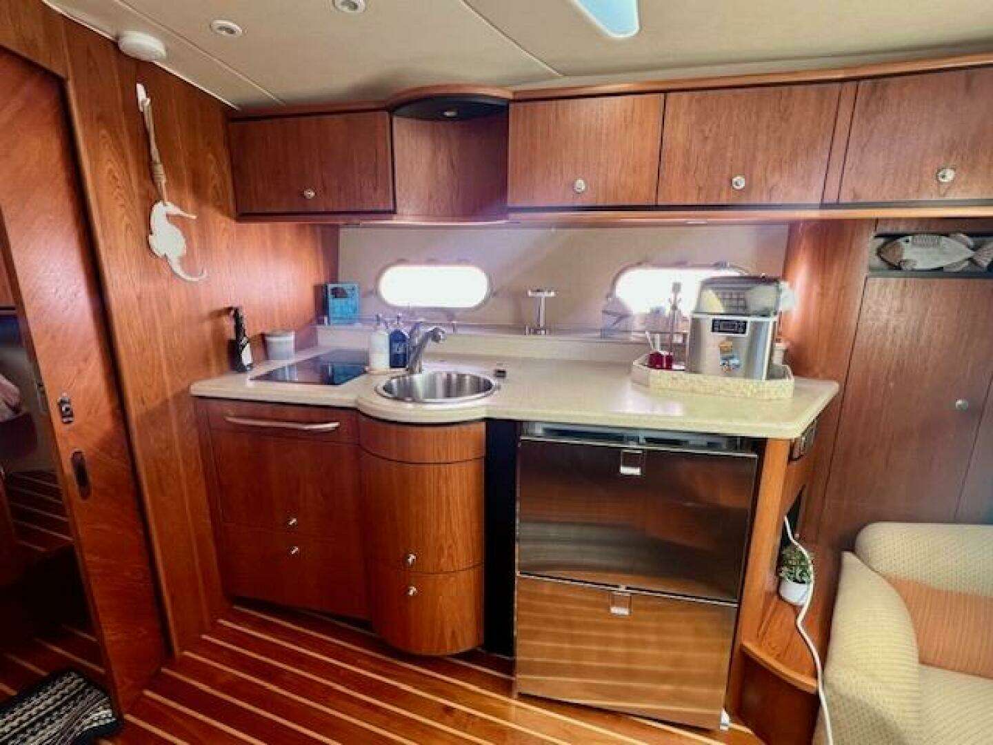 2007 Tiara Yachts 3900 Sovran - Image 17