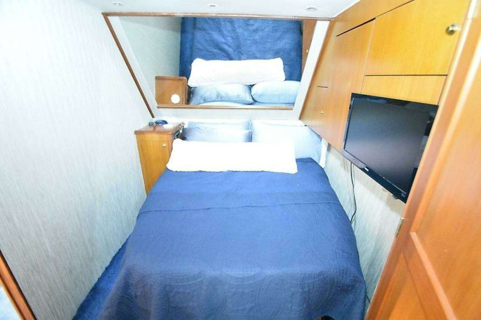 2000 Ocean Yachts 48 Convertible - Image 23