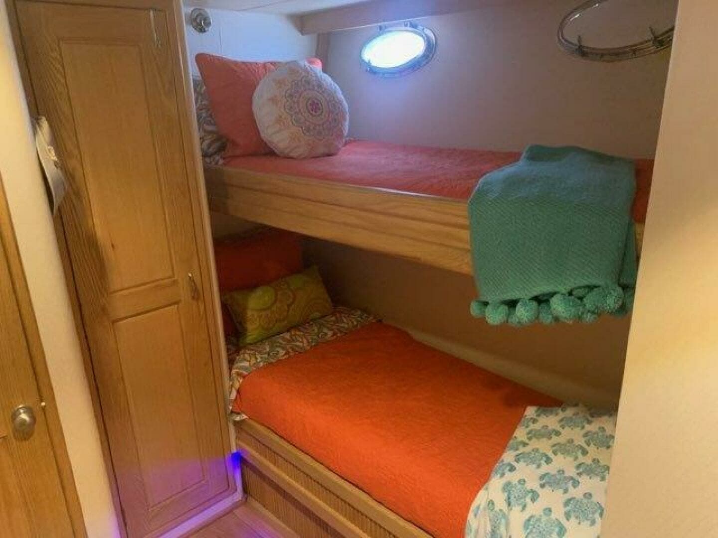1988 Viking Motor Yacht - Image 16