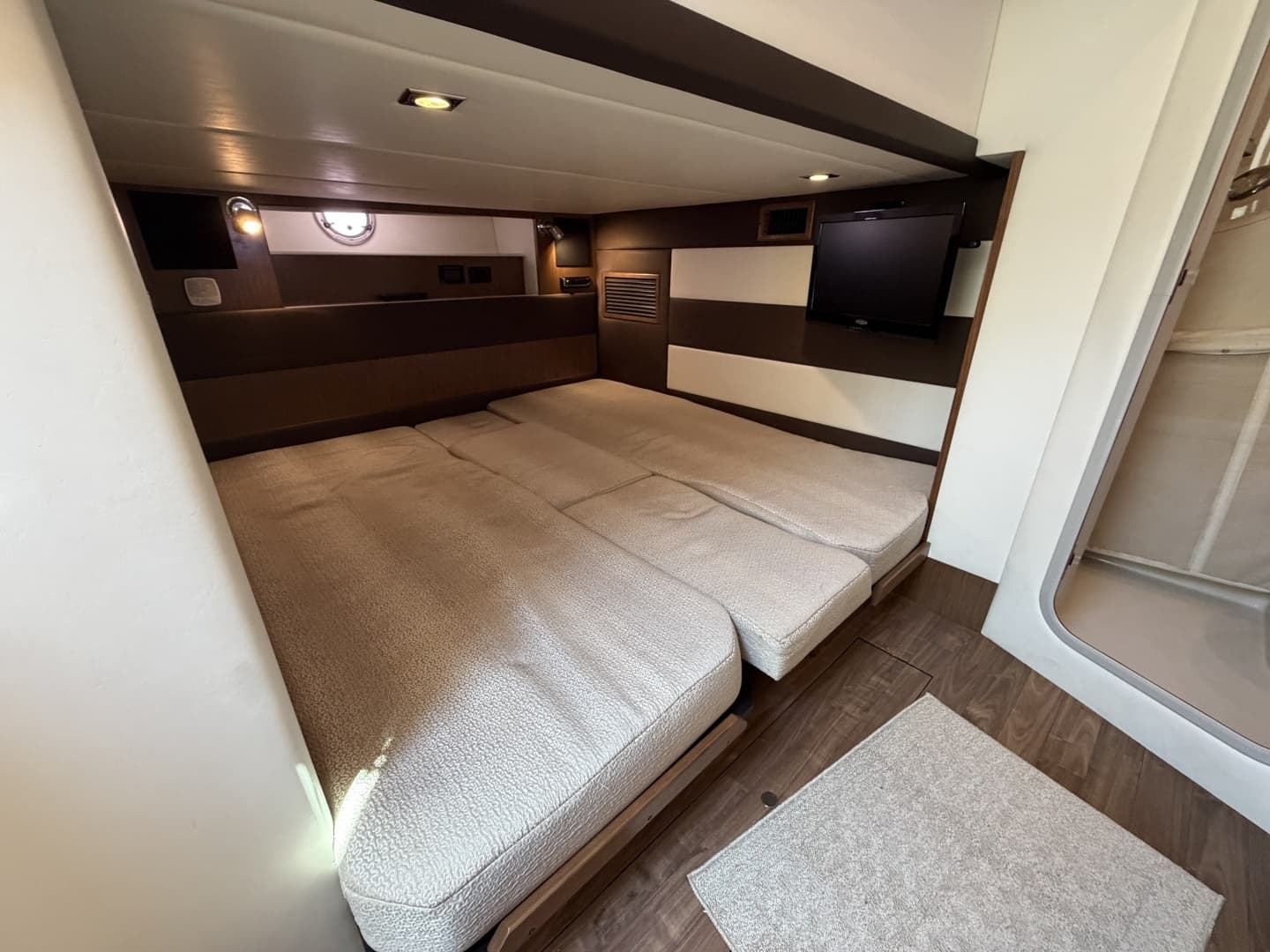 2016 Cruisers Yachts 41 Cantius - Image 24