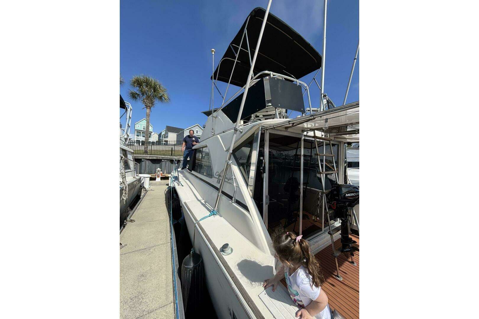 1969 Chris-Craft 35 Commander - Image 10