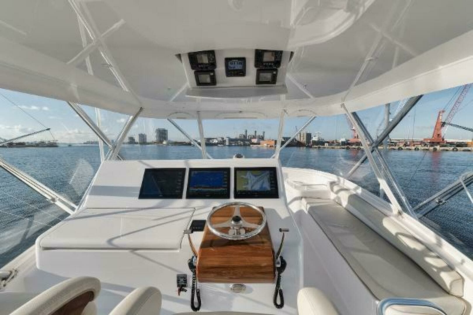 2018 Hatteras GT54 - Image 18
