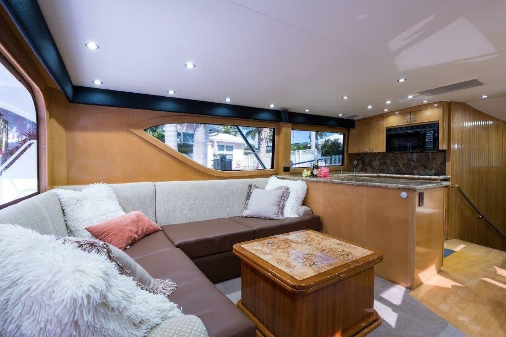 2000 Hatteras 60 Convertible - Image 24