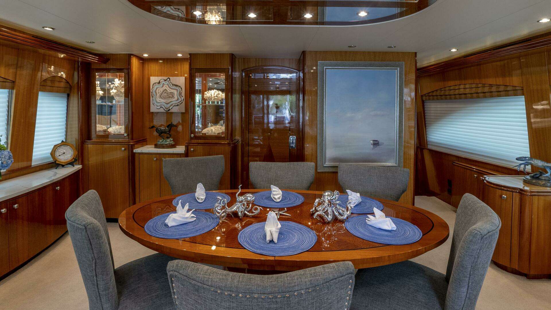 2007 Hatteras 80 - Image 25