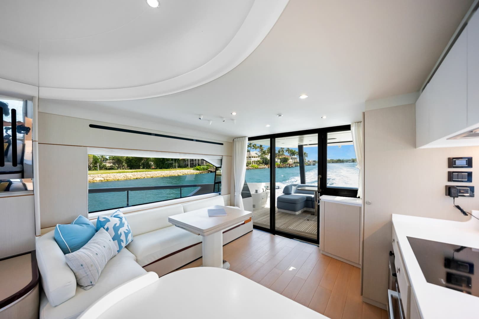 2025 Azimut 68 FLY - Image 31