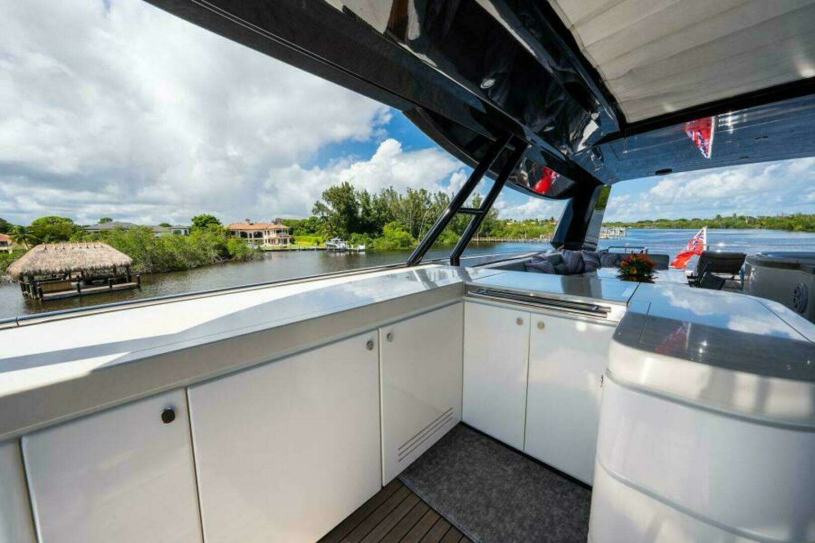 2015 Monte Carlo Yachts MCY86 - Image 35