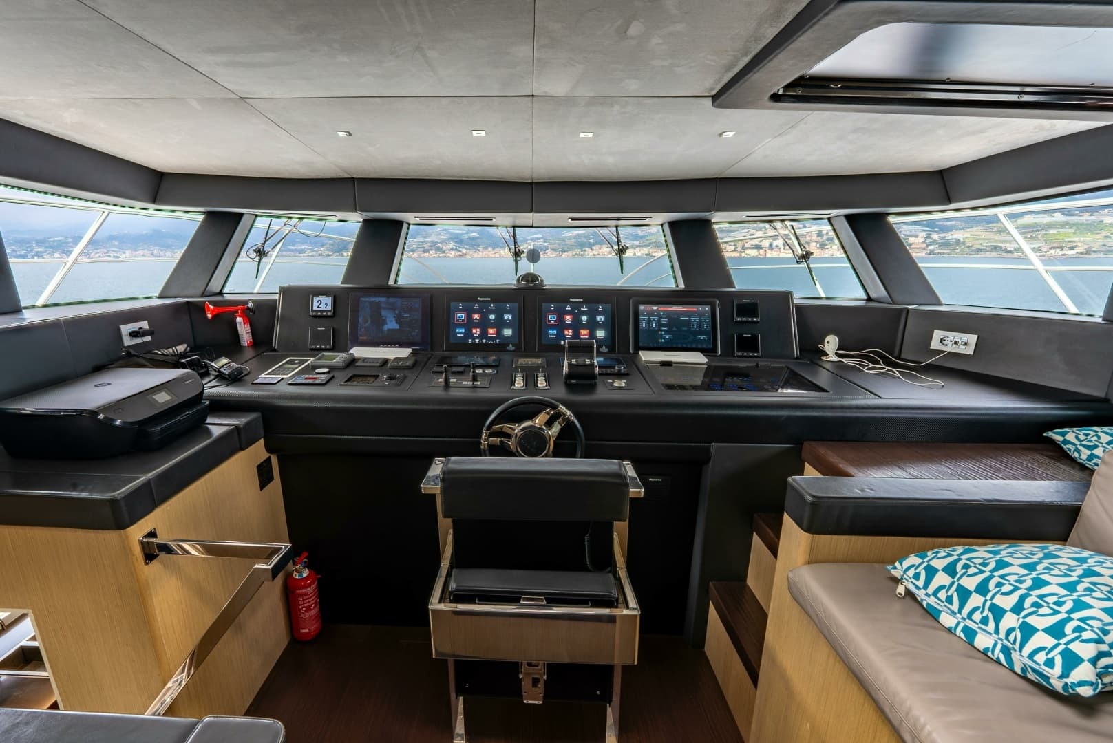 2018 Dominator Yachts Dominator Ilumen - Image 41