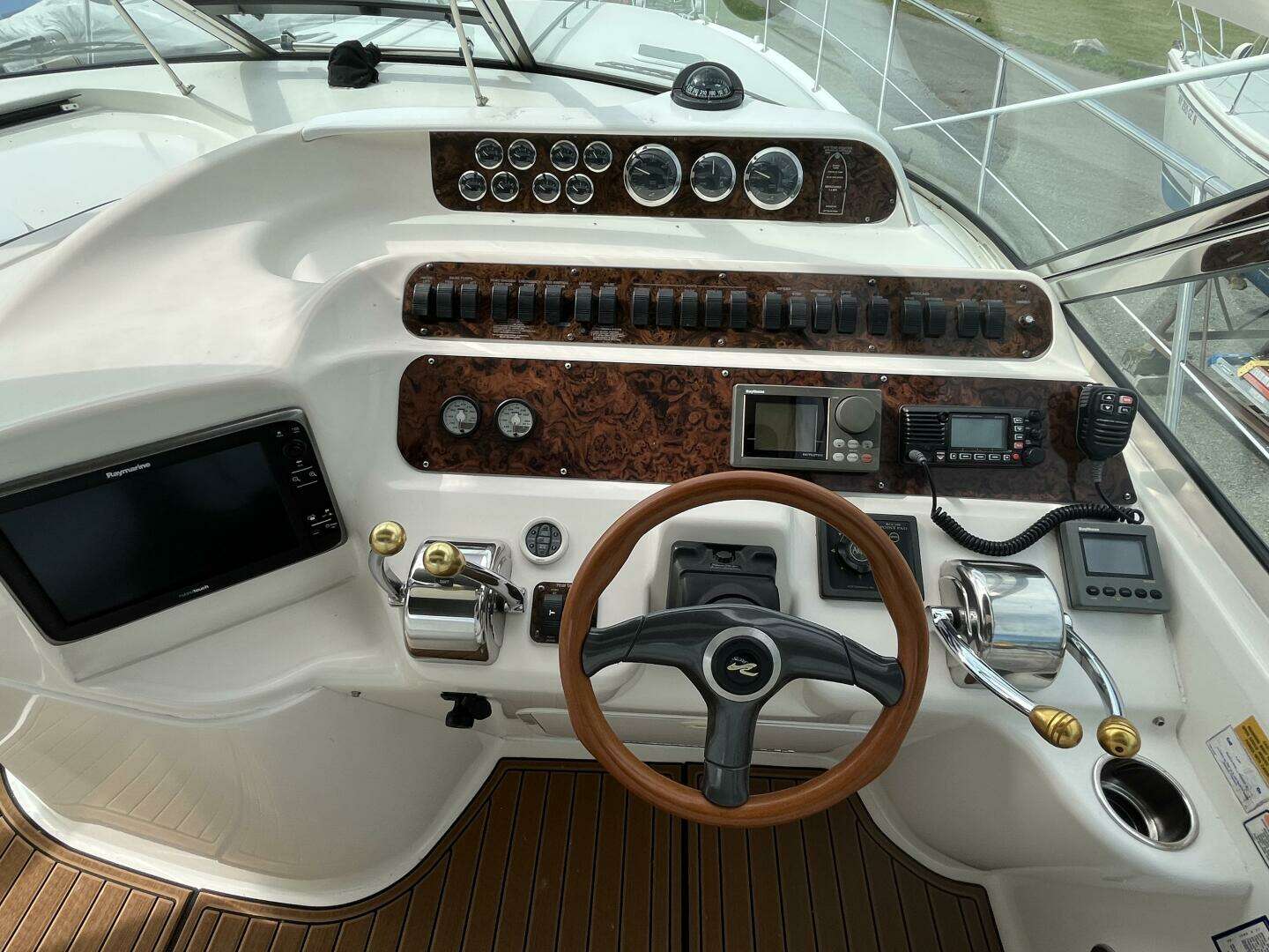 1999 Sea Ray 400 Sundancer - Image 31