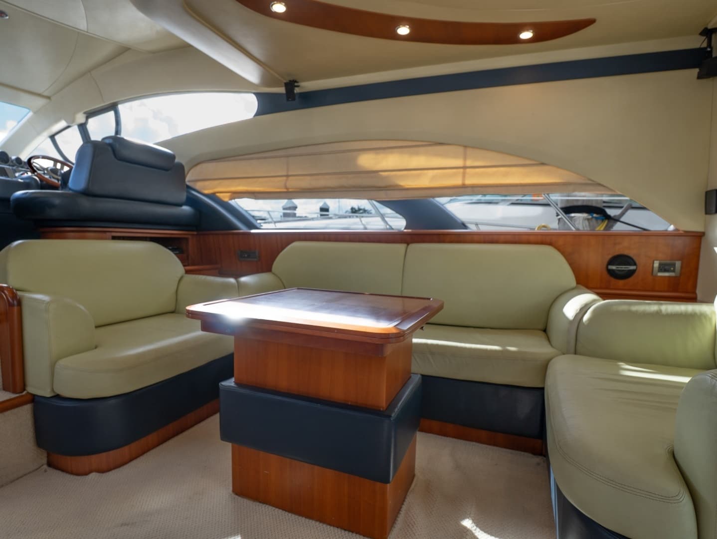 2008 Azimut 50 Flybridge - Image 4