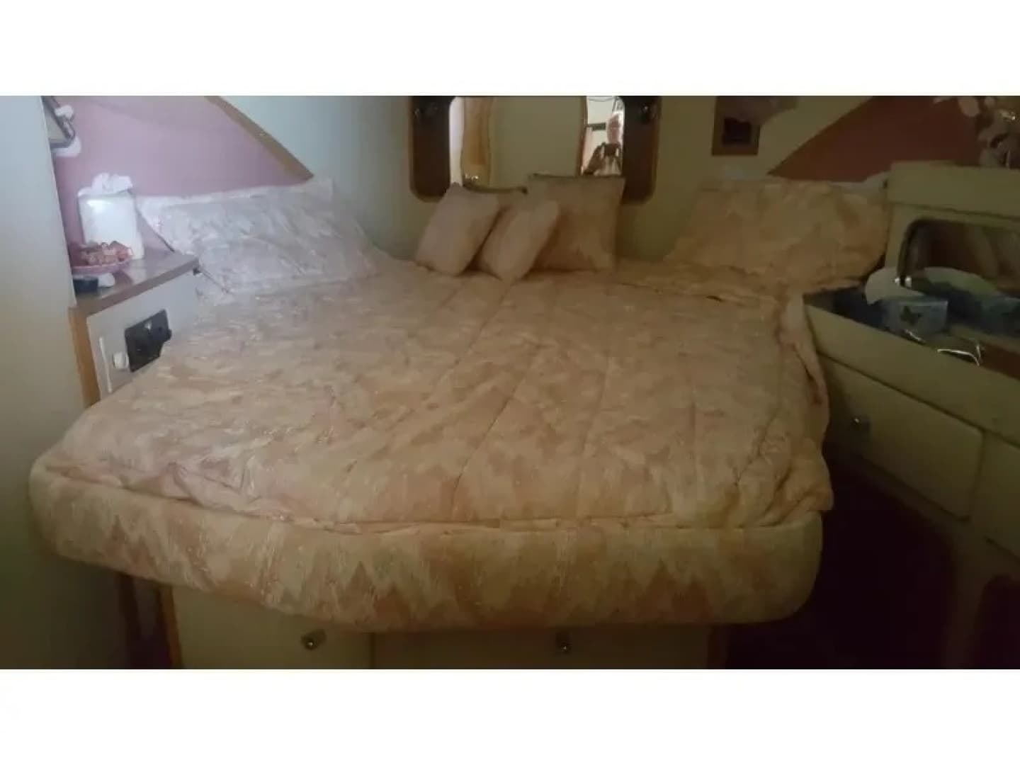 1989 Chris-Craft Catalina 381 - Image 11