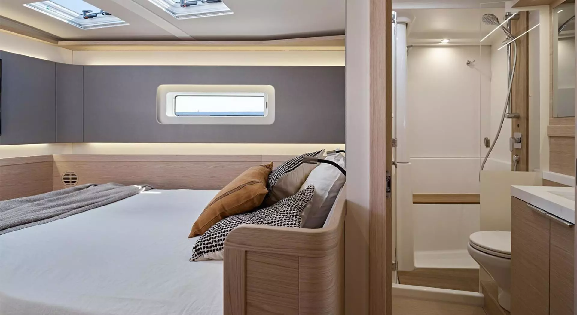 2026 Beneteau Oceanis Yacht 60 - Image 14