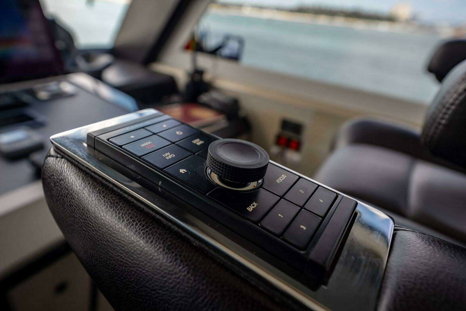 2021 Ocean Alexander 27 Explorer - Image 19