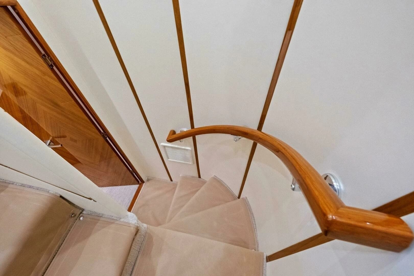 2012 Viking 82 Convertible - Image 19