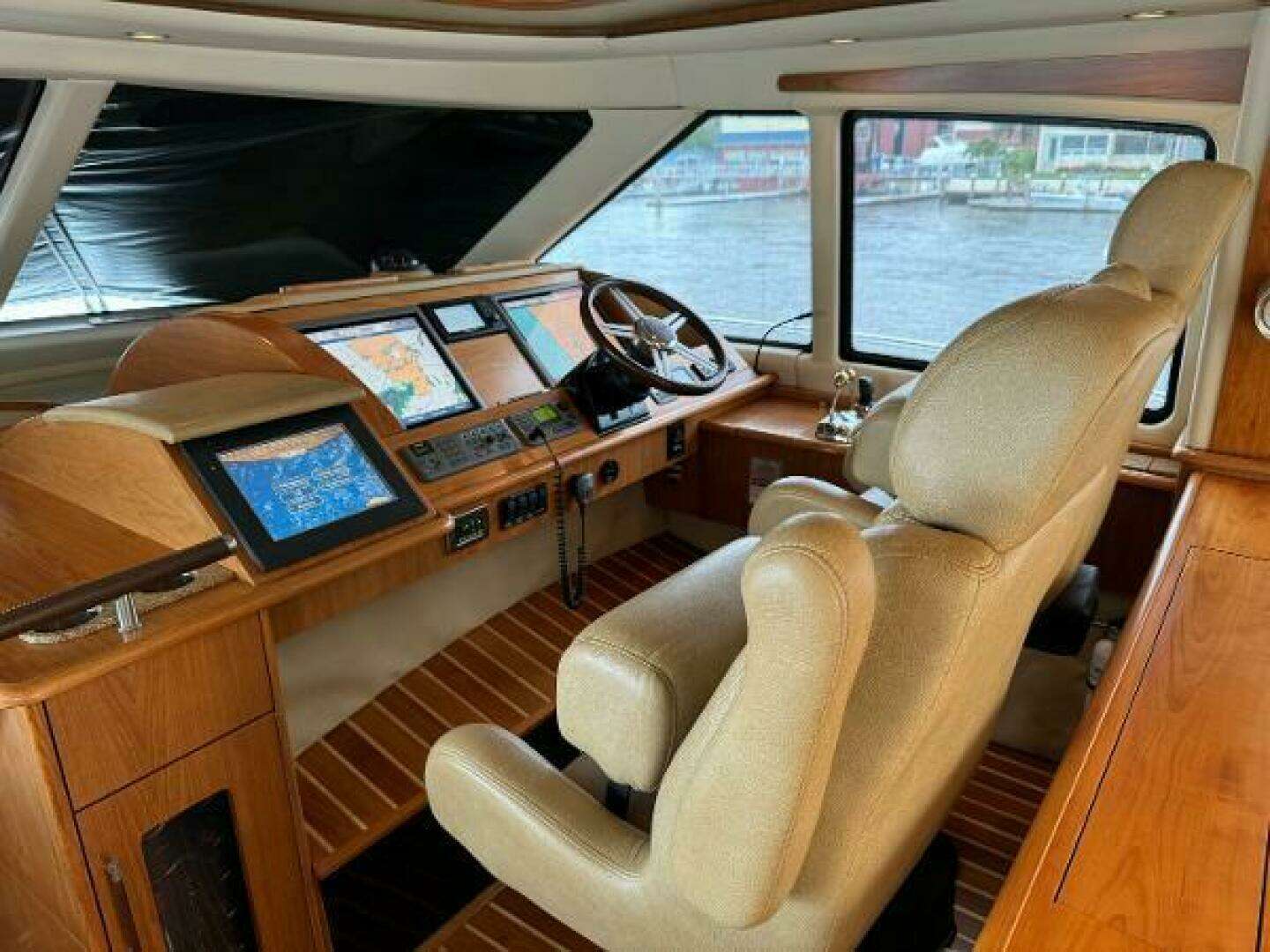 2010 Tiara Yachts 5800 Sovran - Image 23
