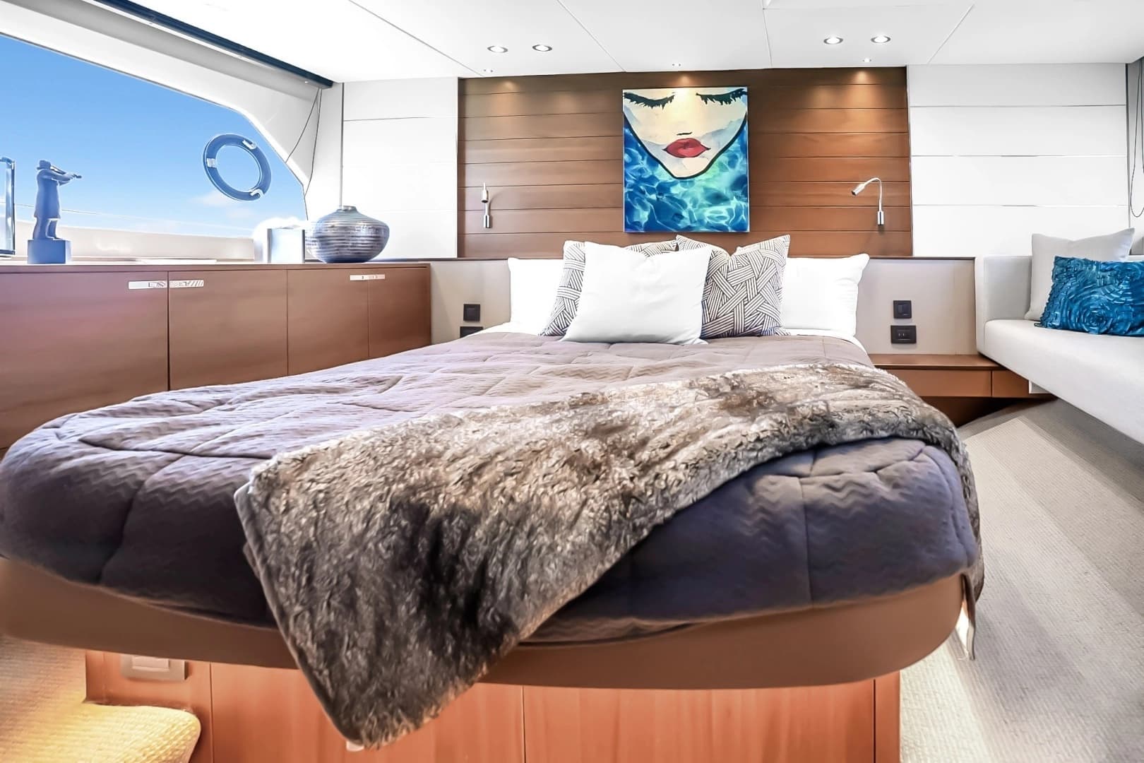2016 Princess V58 - Image 25