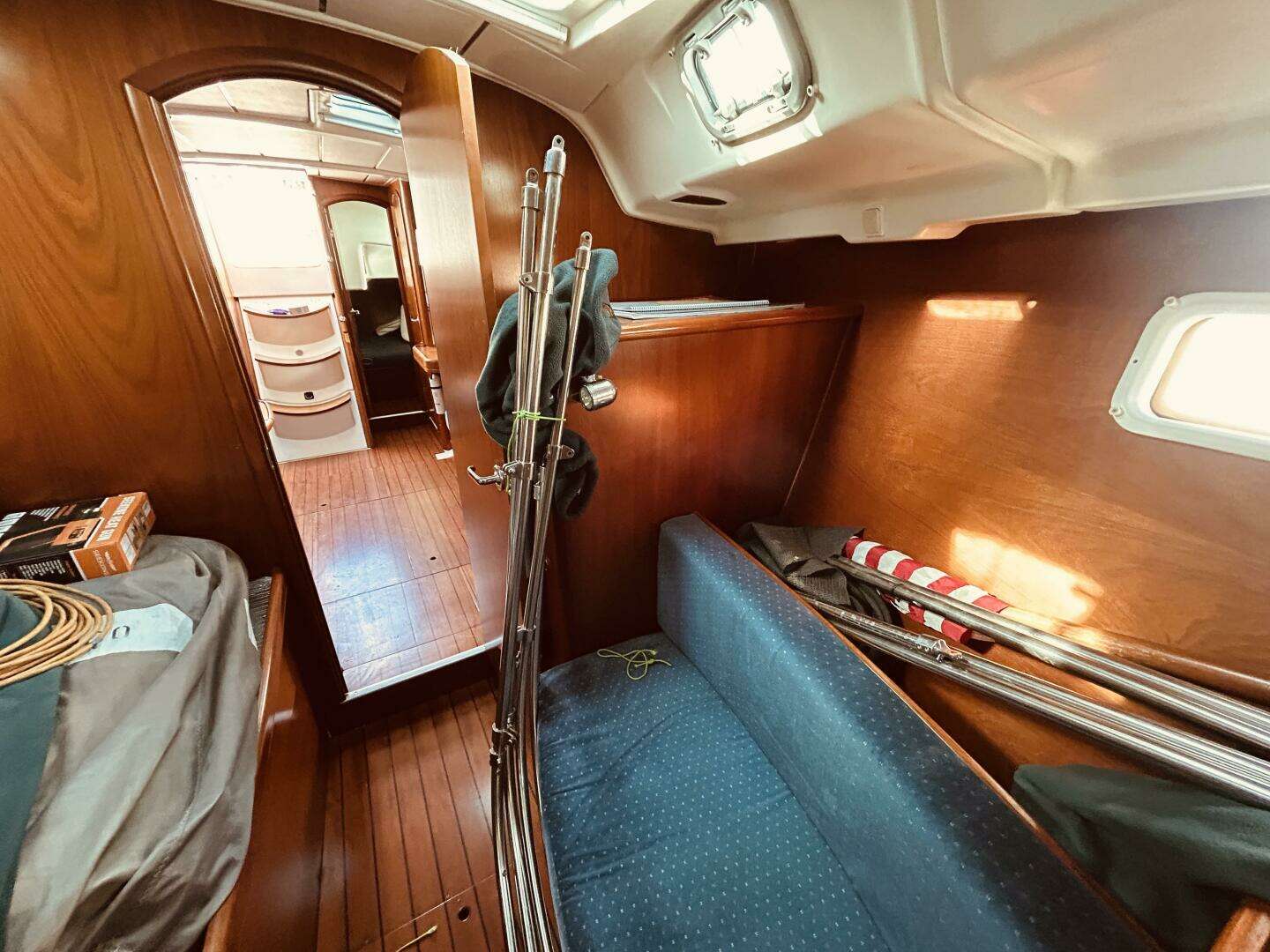 2001 Beneteau 411 - Image 29