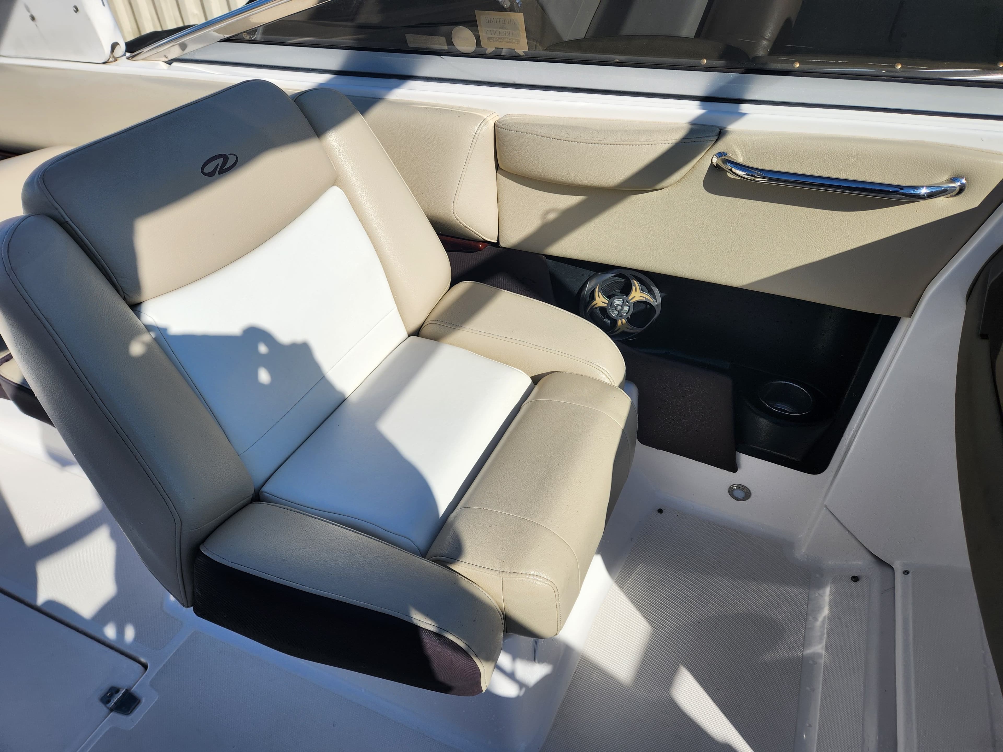 2014 REGAL 2700 ES - Image 8