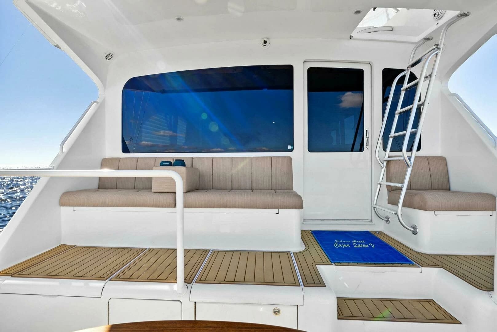 2002 Viking 65 Convertible - Image 12