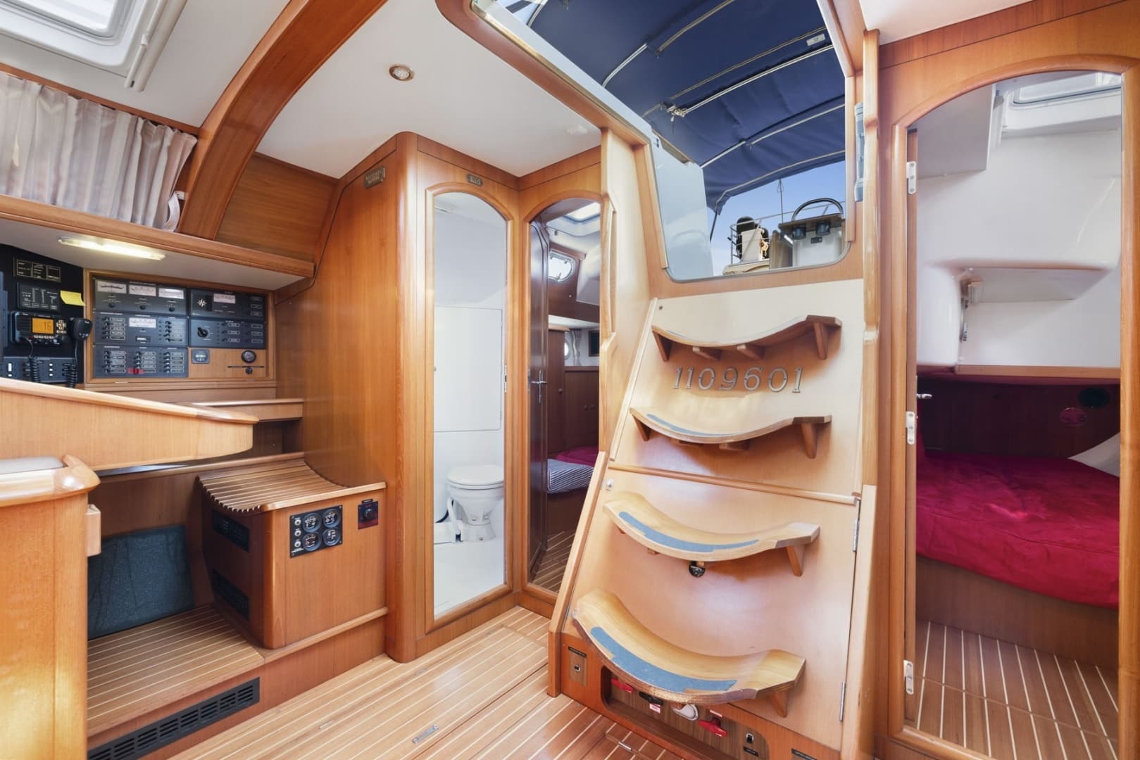 2001 Jeanneau — - Image 37