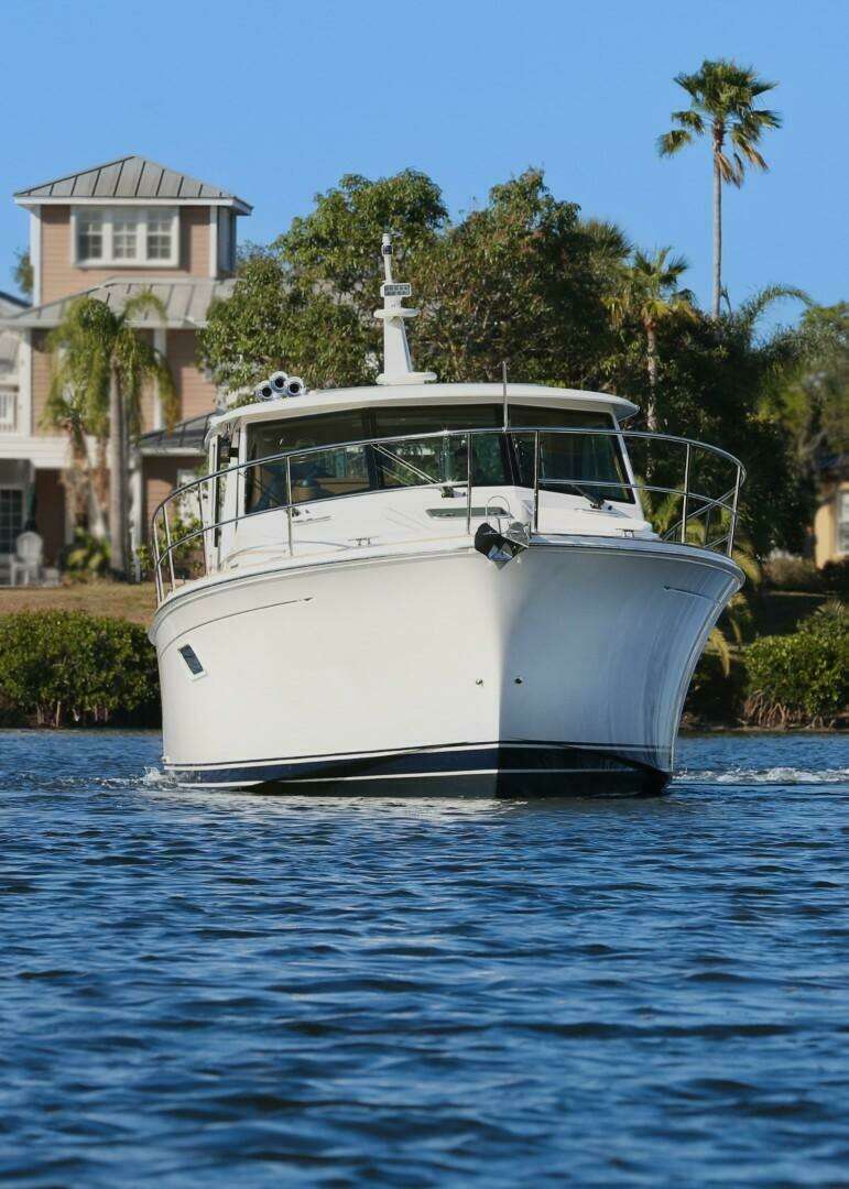 2027 Sabre 43 Salon Express - Image 3