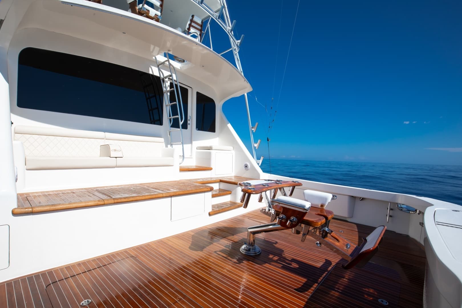 2010 Viking 82 Convertible - Image 37