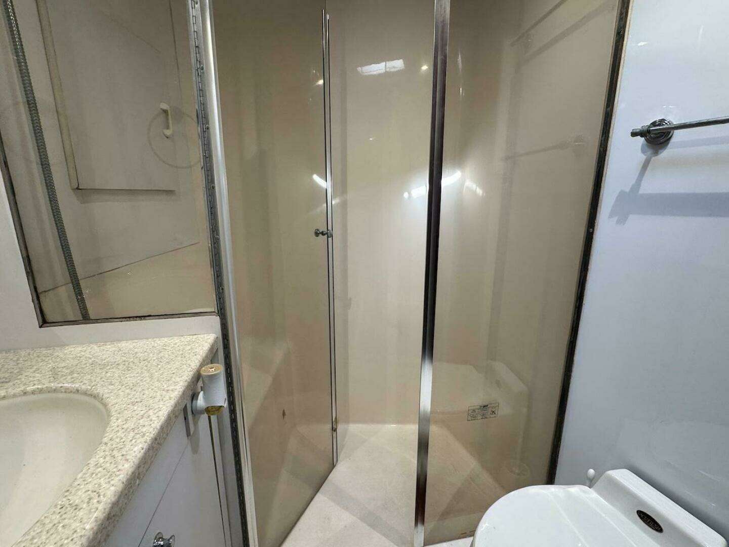 2000 Ocean Yachts 48 Convertible - Image 31