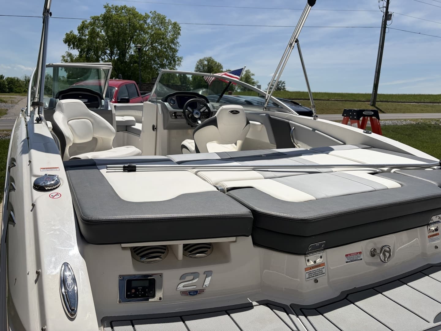 2022 Chaparral 21 SSi - Image 2