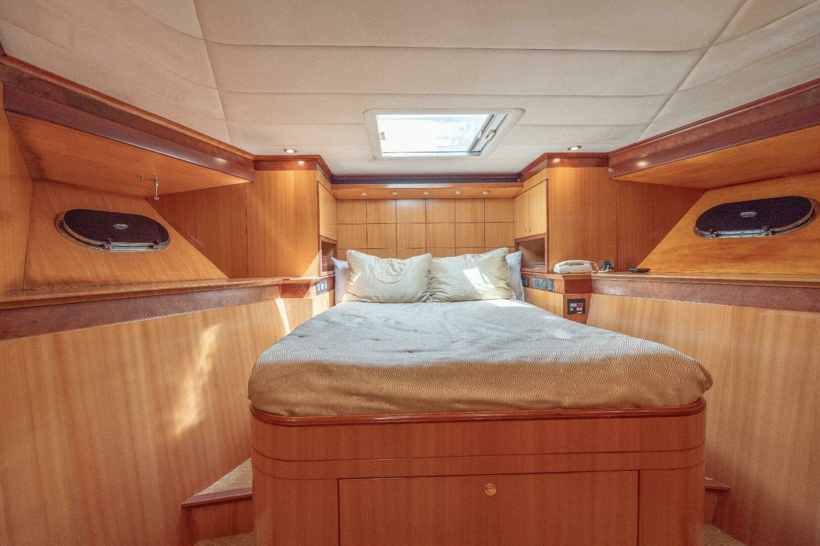2001 Grand Harbour 76 - Image 30