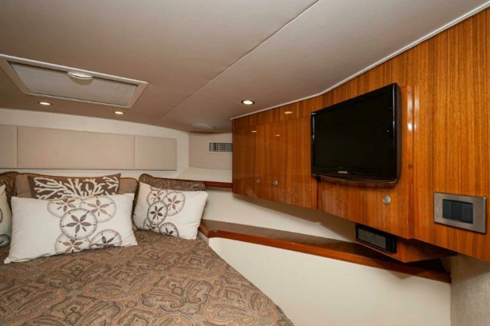 2012 Viking 42 Convertible - Image 15