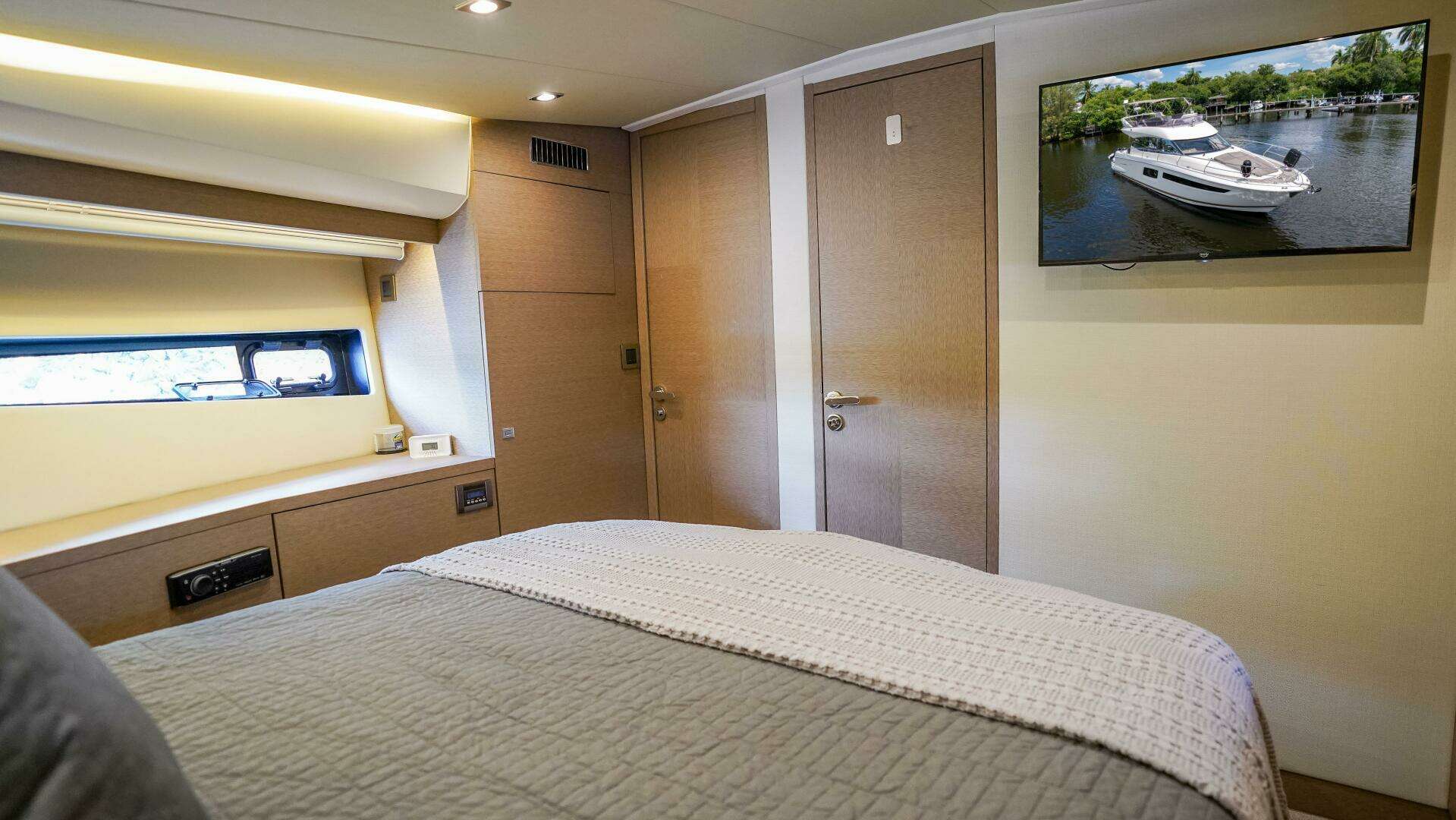2018 Prestige 500 Flybridge - Image 24