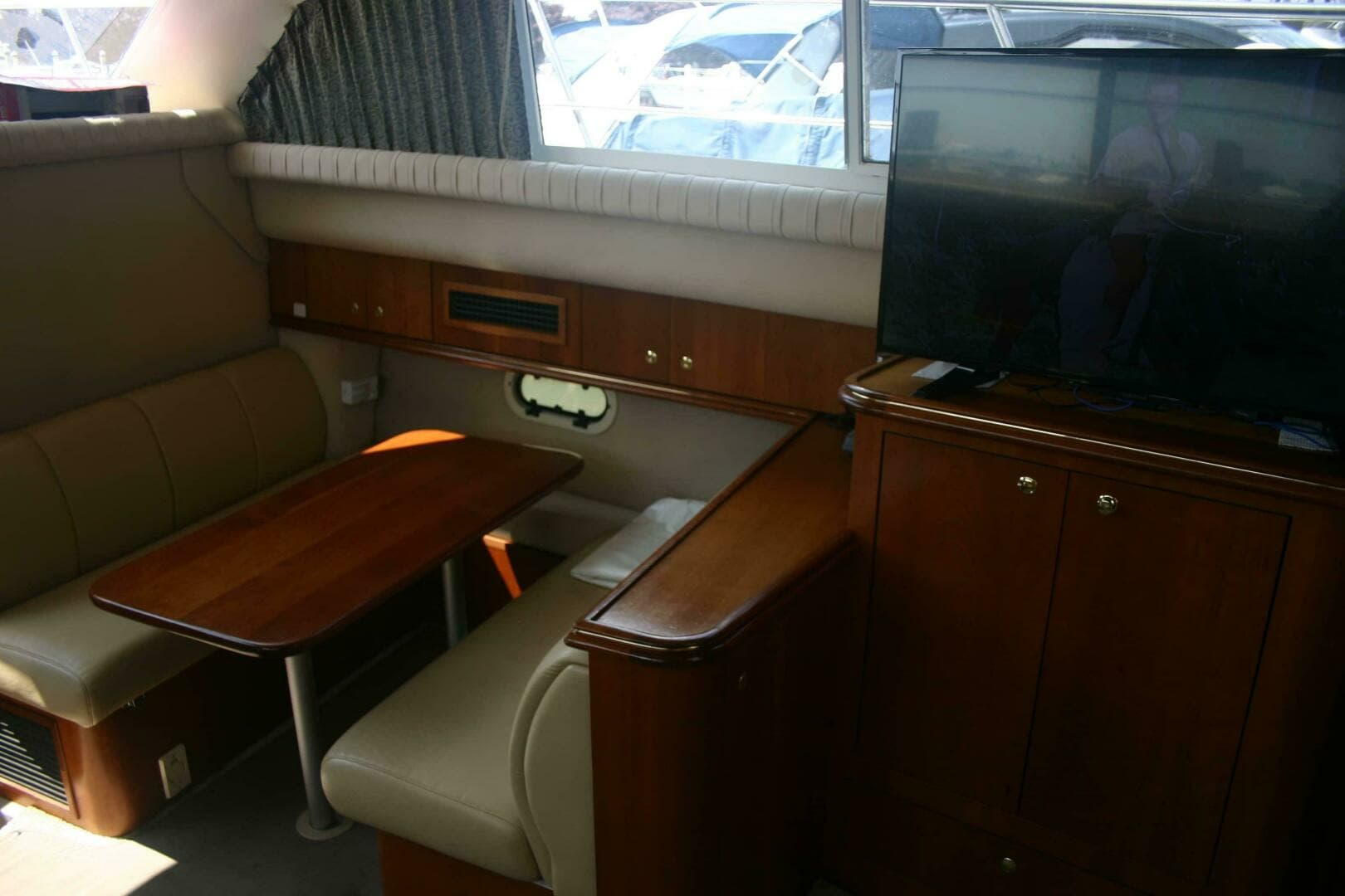 2001 Cruisers Yachts 3750 Motor Yacht - Image 33