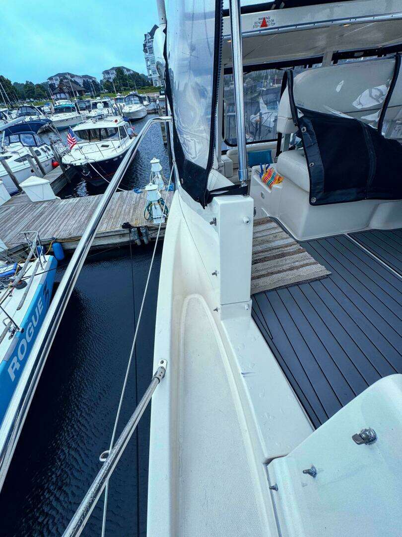 2005 Silverton 35 Motor Yacht - Image 7