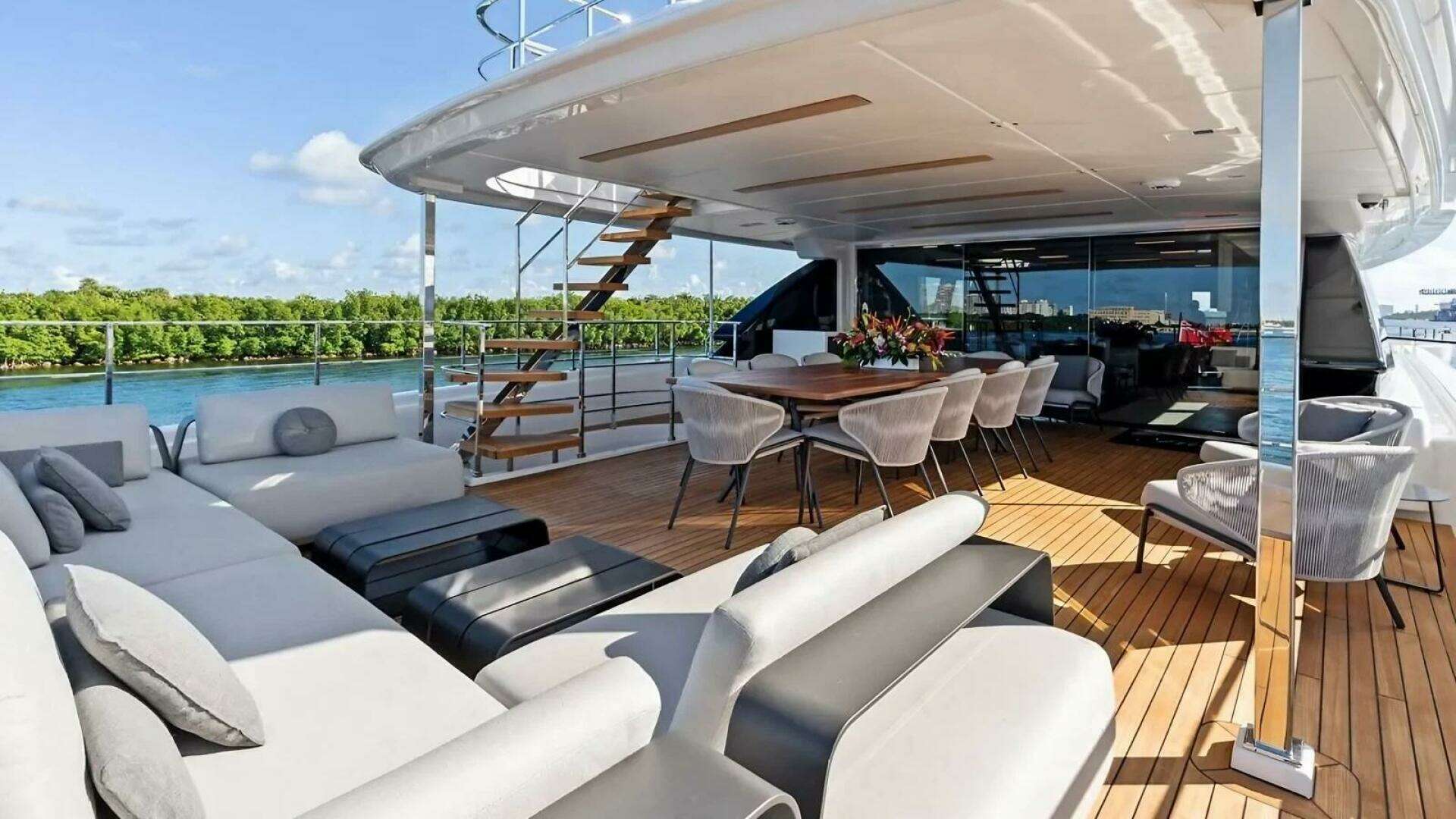 2022 Custom Line Navetta 37 - Image 6