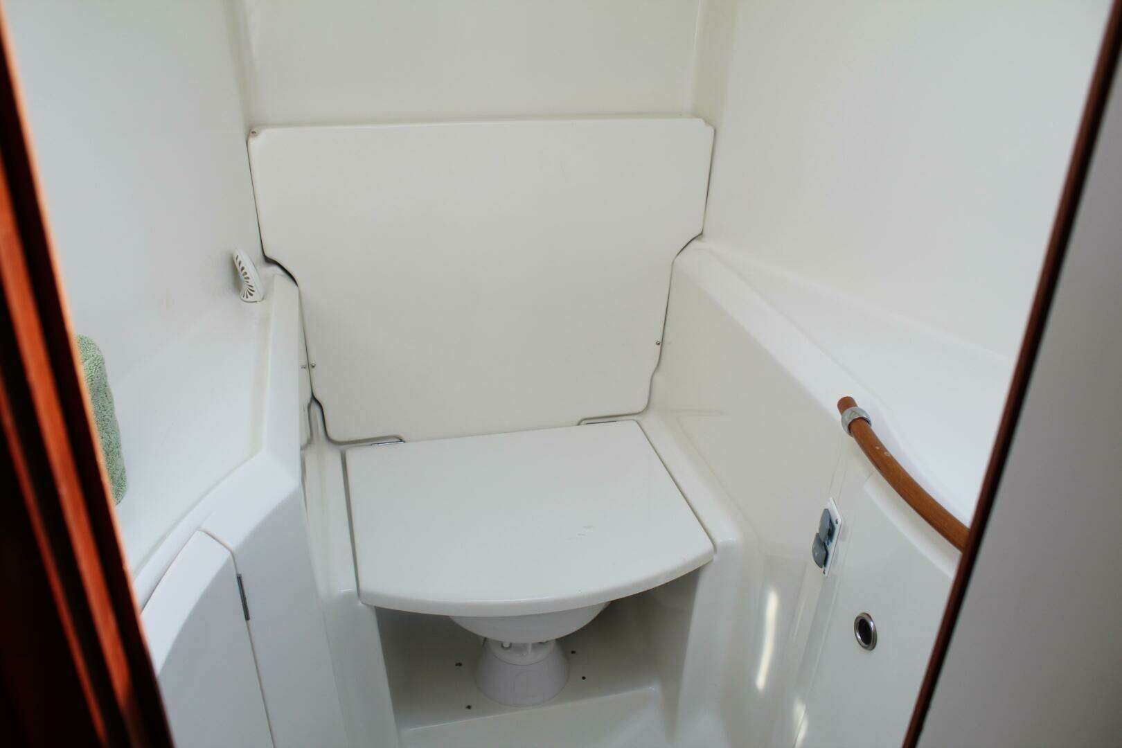 2001 Beneteau 411 - Image 37