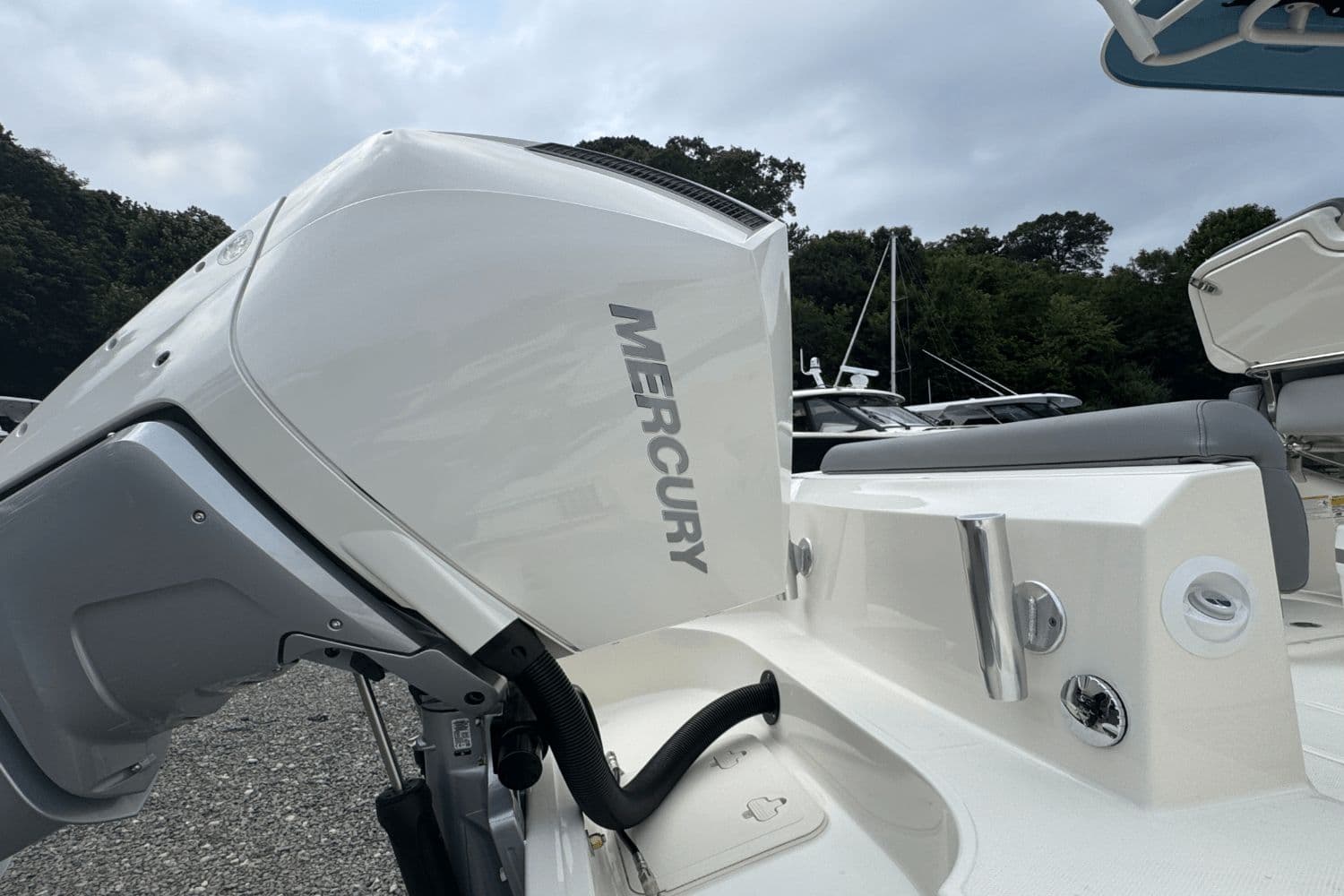 2026 Boston Whaler 230 Outrage - 5