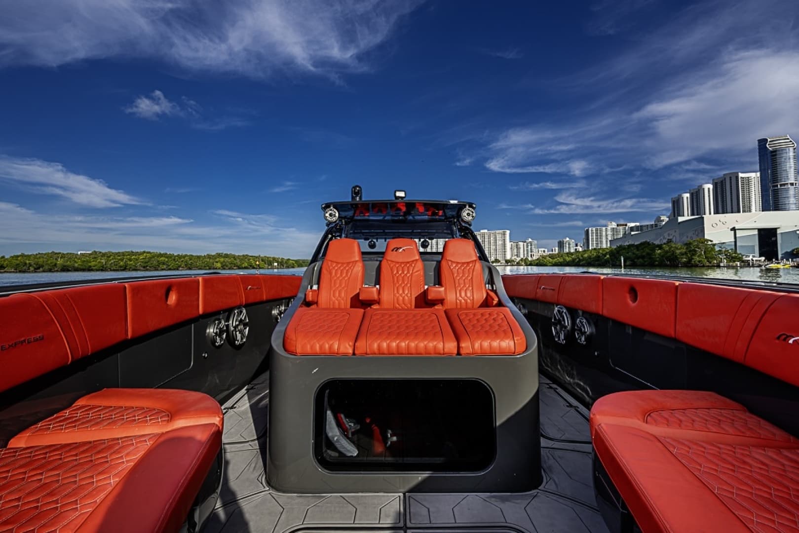 2021 Midnight Express Solstice - Image 31