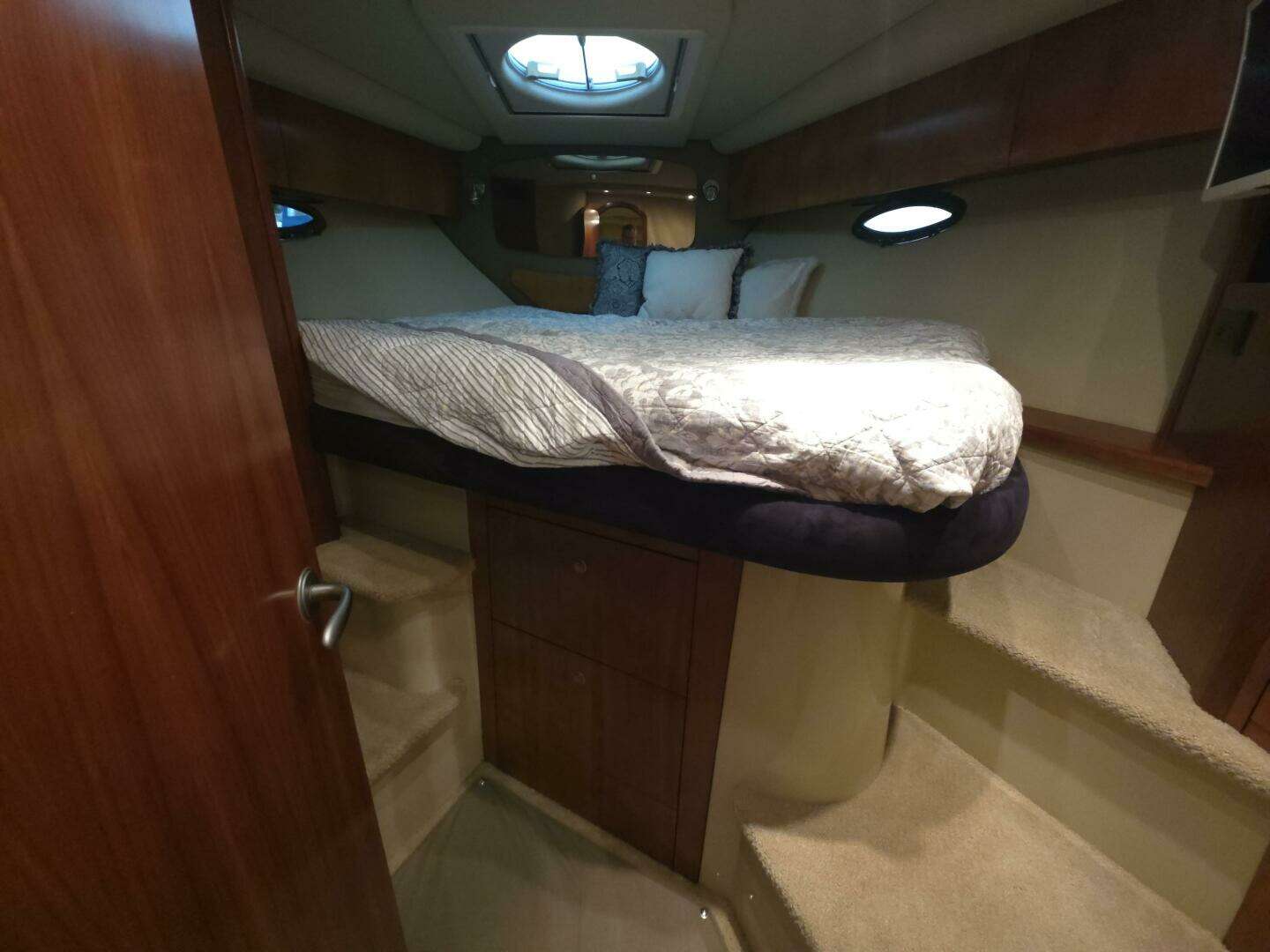 2008 Cruisers Yachts — - Image 13